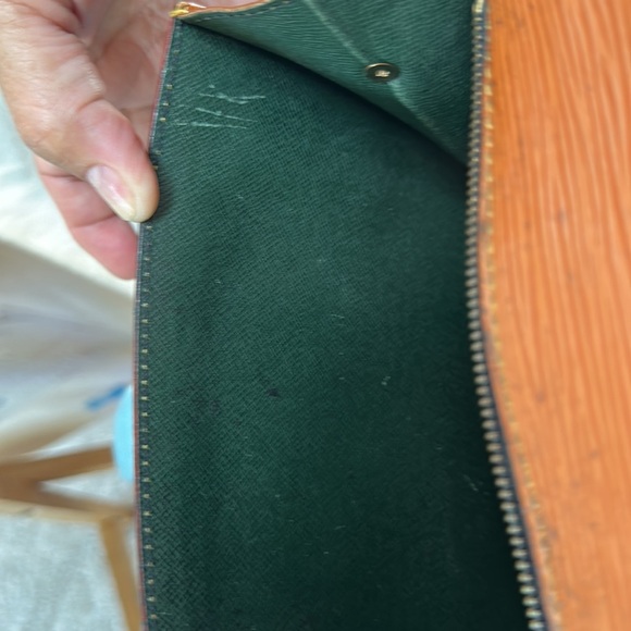 Louis Vuitton Epi brown Dragonne clutch. - Picture 13 of 13
